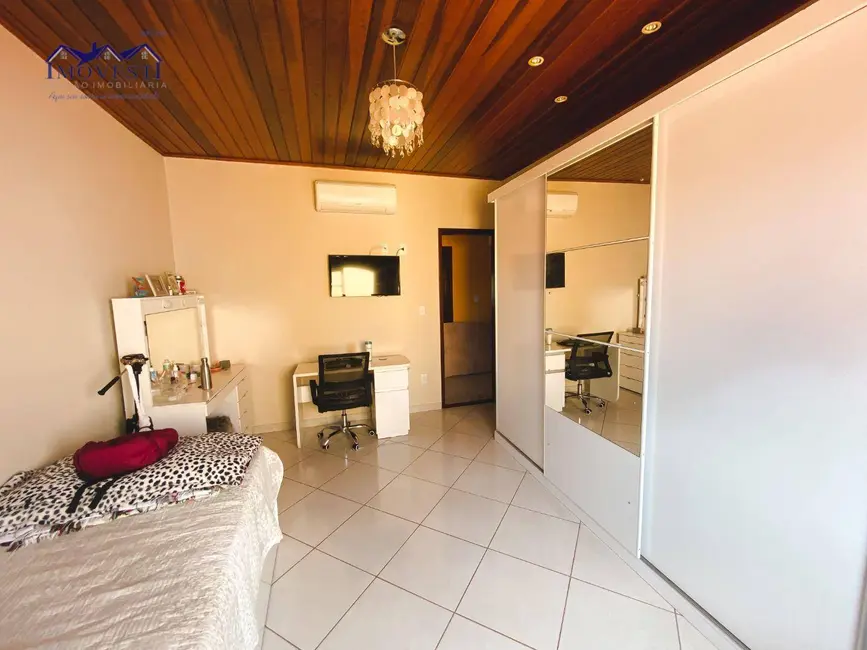 Foto 20 de Casa com 4 quartos para alugar, 204m2 em Jardim Atlântico Oeste (Itaipuaçu), Marica - RJ