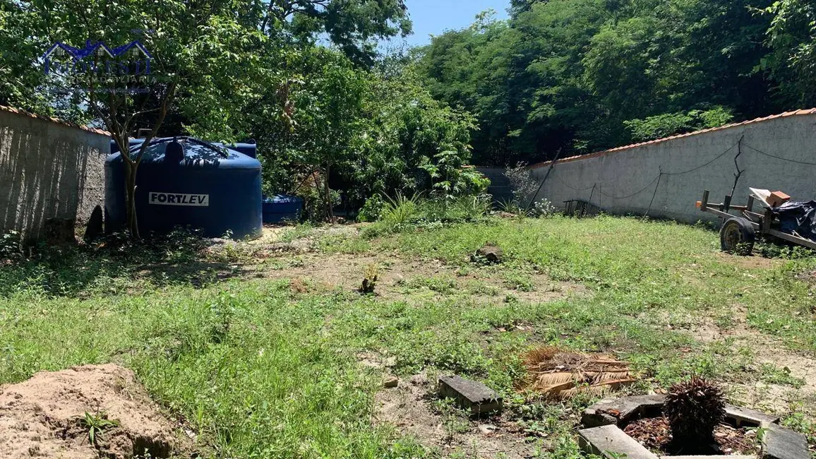 Foto 1 de Terreno / Lote à venda, 360m2 em Centro, Marica - RJ