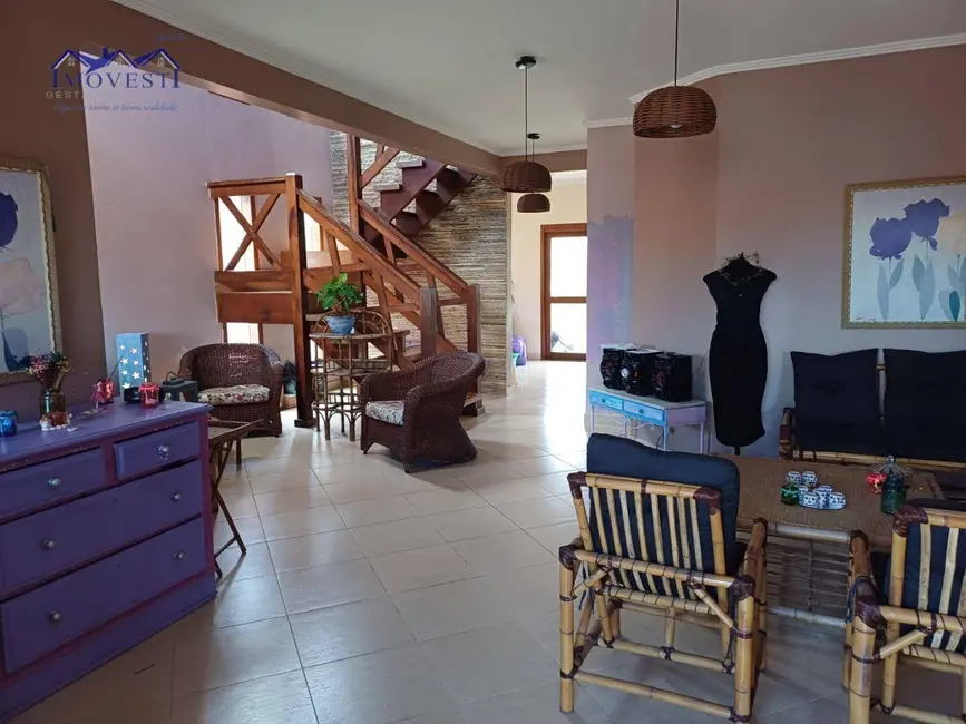 Foto 4 de Casa com 3 quartos à venda, 480m2 em Centro, Marica - RJ