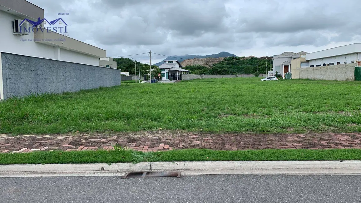 Foto 1 de Terreno / Lote à venda, 381m2 em Itapeba, Marica - RJ