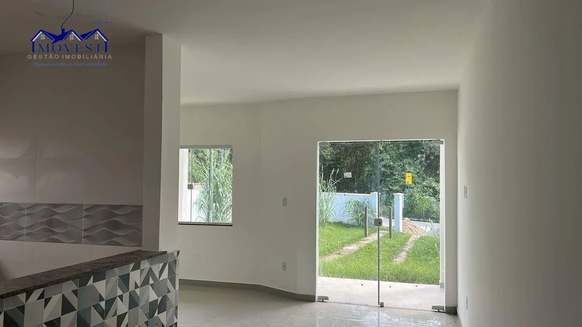 Foto 3 de Casa com 2 quartos à venda, 78m2 em Vale da Figueira (Ponta Negra), Marica - RJ