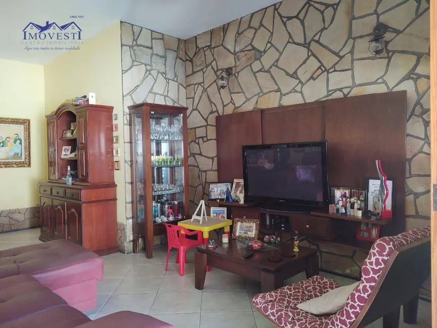 Foto 3 de Casa com 3 quartos à venda, 360m2 em Centro, Marica - RJ