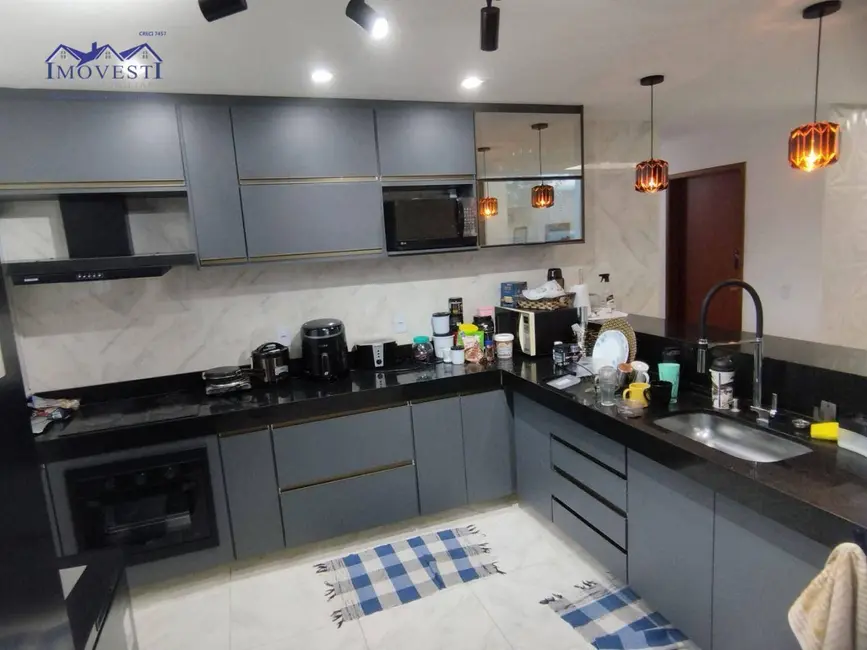 Foto 2 de Casa de Condomínio com 3 quartos à venda, 360m2 em Marica - RJ
