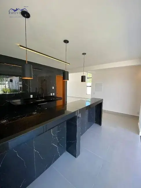 Casa de Condomínio com 3 quartos à venda, 366m2 em Marica - RJ - imagem 3 Foto 3 de Casa de Condomínio com 3 quartos à venda, 366m2 em Marica - RJ