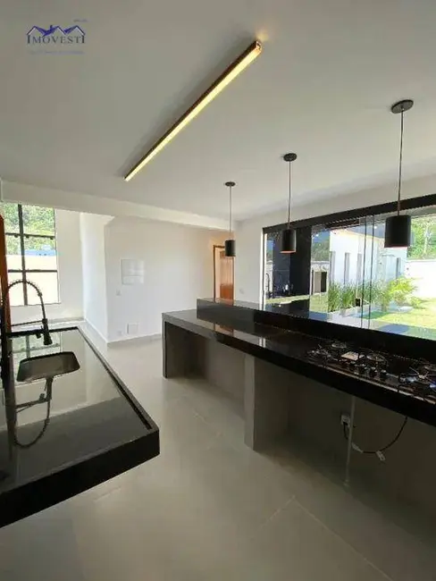 Casa de Condomínio com 3 quartos à venda, 366m2 em Marica - RJ - imagem 7 Foto 7 de Casa de Condomínio com 3 quartos à venda, 366m2 em Marica - RJ