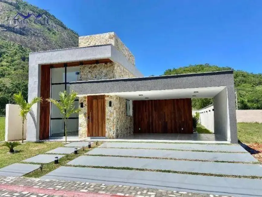 Foto 1 de Casa de Condomínio com 3 quartos à venda, 366m2 em Marica - RJ