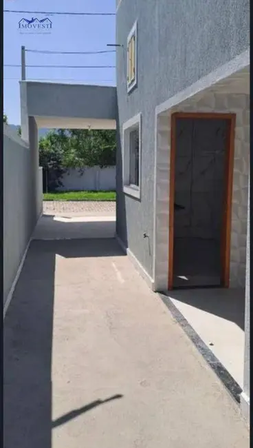 Foto 2 de Casa com 2 quartos à venda, 240m2 em Pindobas, Marica - RJ