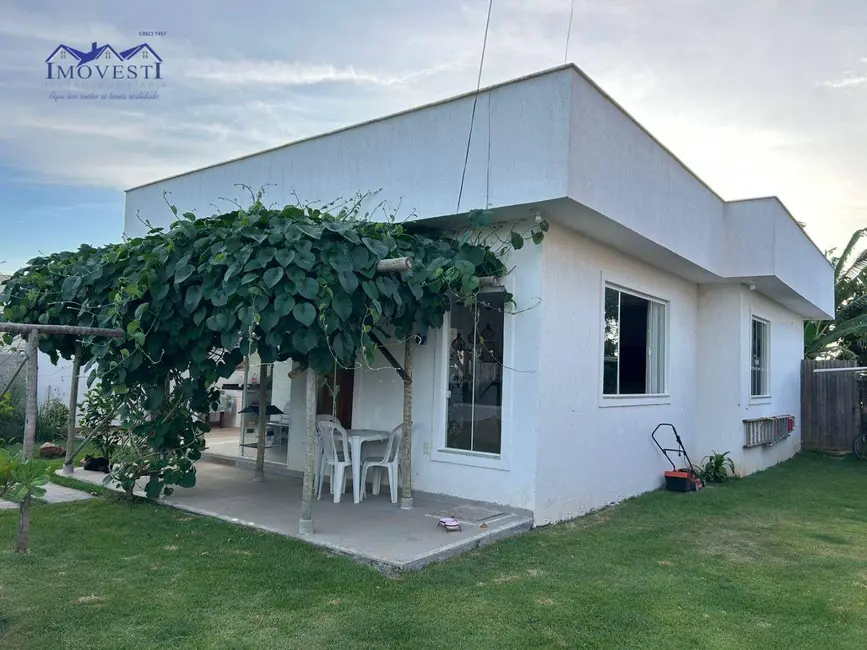 Foto 3 de Casa com 3 quartos à venda, 450m2 em Jacaroá, Marica - RJ