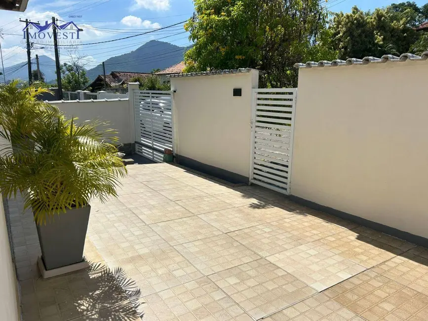 Casa com 3 quartos à venda, 402m2 em Flamengo, Marica - RJ - imagem 3 Foto 3 de Casa com 3 quartos à venda, 402m2 em Flamengo, Marica - RJ