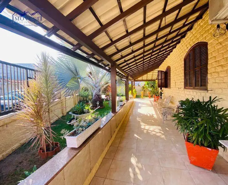 Foto 2 de Casa com 4 quartos à venda, 235m2 em Centro, Marica - RJ