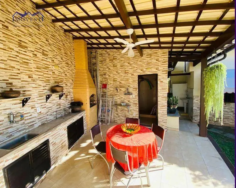 Foto 8 de Casa com 4 quartos à venda, 235m2 em Centro, Marica - RJ