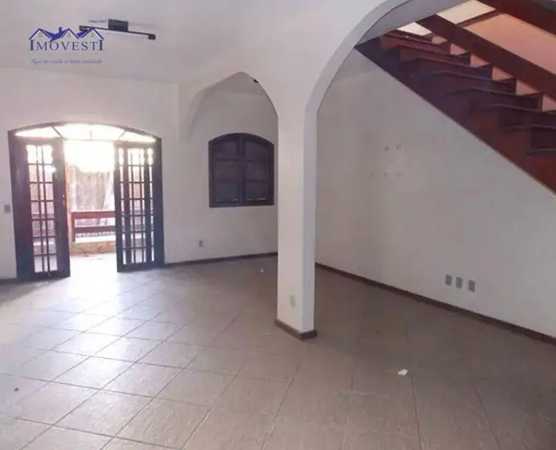 Foto 3 de Casa com 5 quartos para alugar, 345m2 em Centro, Marica - RJ