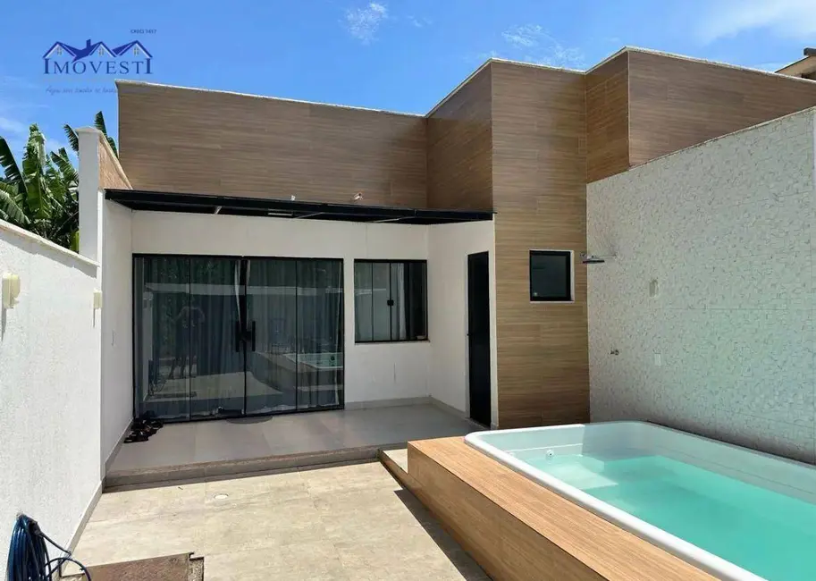 Foto 2 de Casa com 2 quartos à venda, 120m2 em Marica - RJ