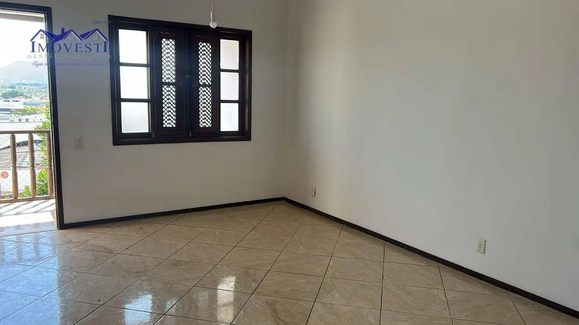 Foto 2 de Casa com 3 quartos para alugar, 120m2 em Centro, Marica - RJ