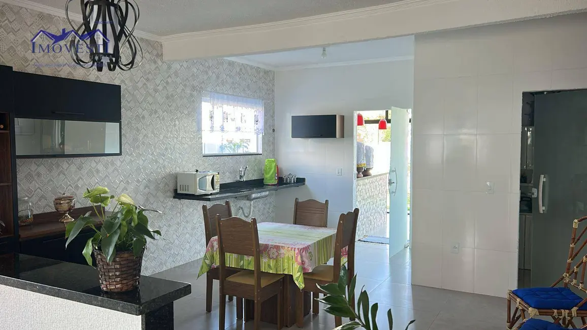 Foto 4 de Casa com 2 quartos para alugar, 180m2 em Itapeba, Marica - RJ