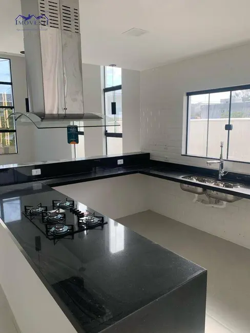 Foto 3 de Casa de Condomínio com 3 quartos à venda, 370m2 em Marica - RJ