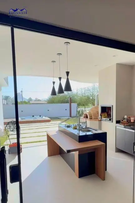 Foto 4 de Casa com 3 quartos à venda, 403m2 em Marica - RJ