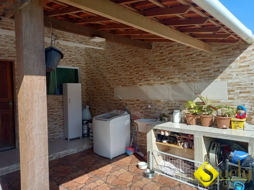 Foto 9 de Casa com 2 quartos à venda, 220m2 em Marica - RJ