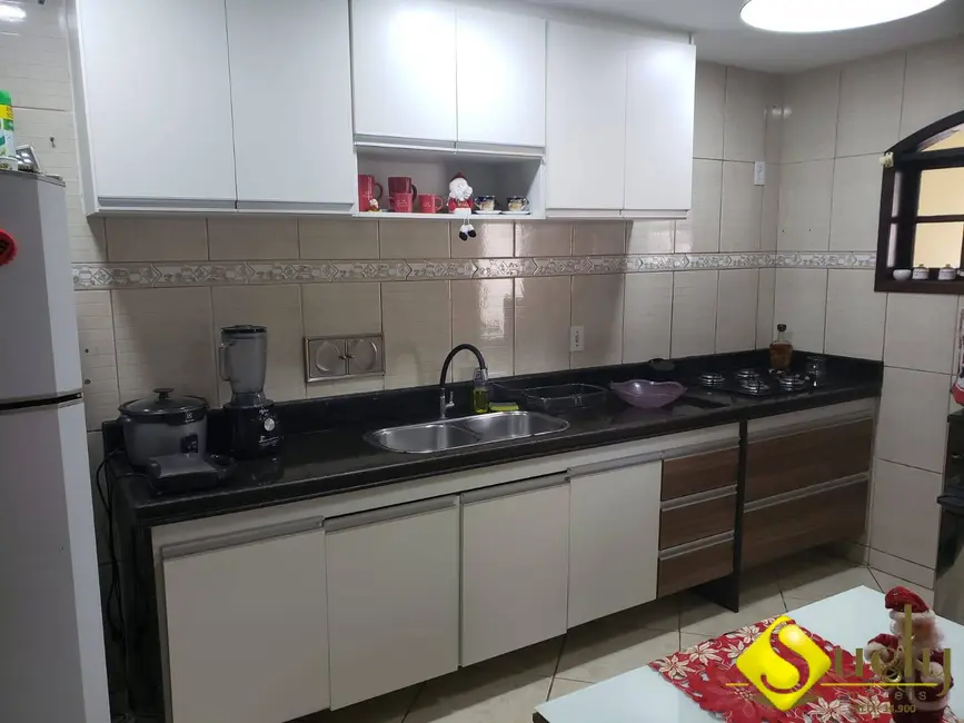 Foto 8 de Casa com 2 quartos à venda, 400m2 em Marica - RJ