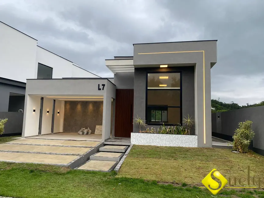 Casa com 3 quartos à venda, 360m2 em Marica - RJ - imagem 3 Foto 3 de Casa com 3 quartos à venda, 360m2 em Marica - RJ