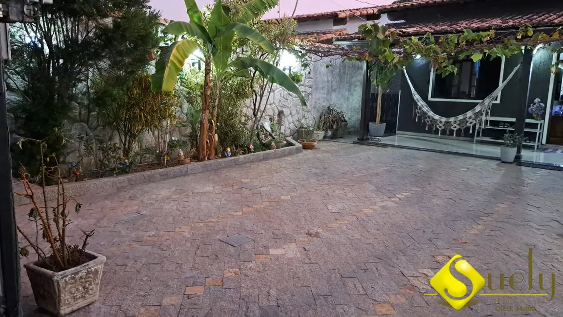 Foto 2 de Casa com 2 quartos à venda, 300m2 em Marica - RJ