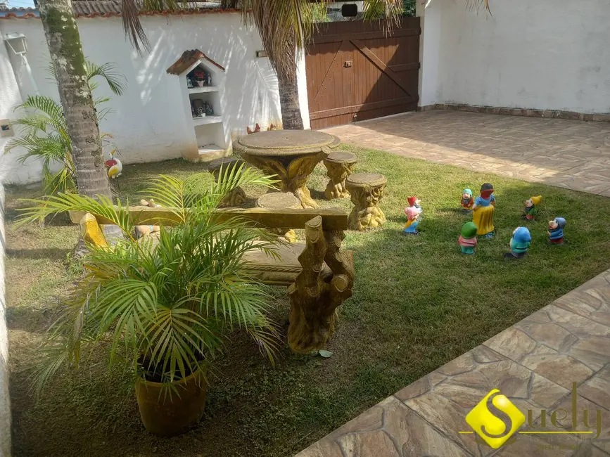 Casa com 3 quartos à venda, 320m2 em Marica - RJ - imagem 3 Foto 3 de Casa com 3 quartos à venda, 320m2 em Marica - RJ