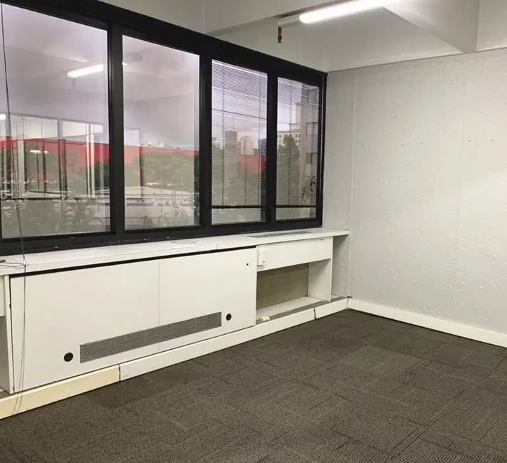 Sala Comercial para alugar, 150m2 em Itaim Bibi, São Paulo - SP - imagem 4 Foto 4 de Sala Comercial para alugar, 150m2 em Itaim Bibi, São Paulo - SP