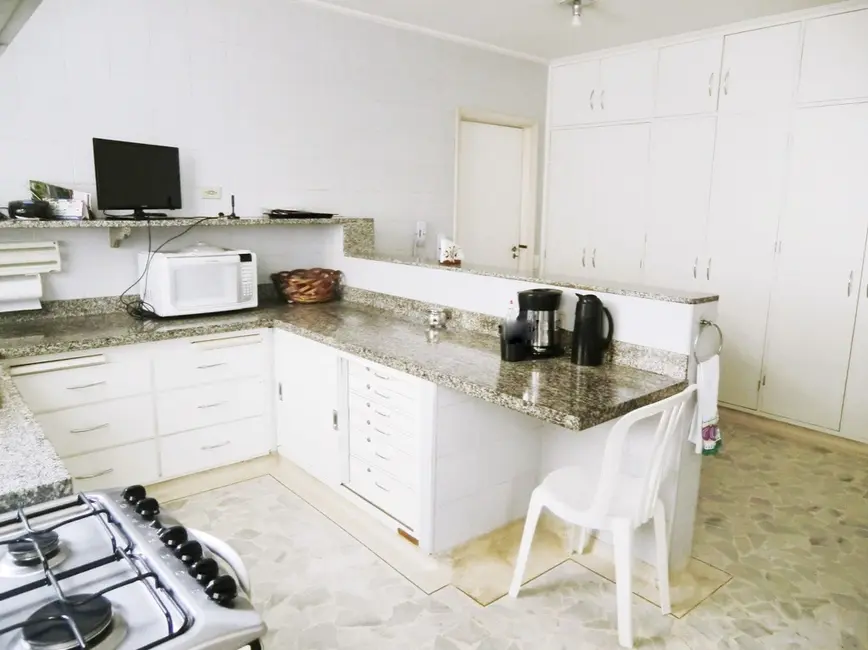 Foto 8 de Apartamento com 3 quartos para alugar, 240m2 em Jardim Europa, São Paulo - SP