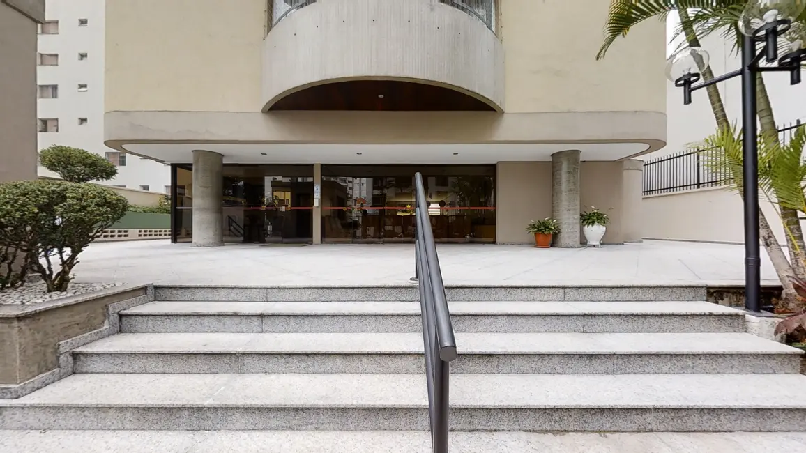 Apartamento com 3 quartos à venda, 139m2 em Aclimação, São Paulo - SP - imagem 3 Foto 3 de Apartamento com 3 quartos à venda, 139m2 em Aclimação, São Paulo - SP