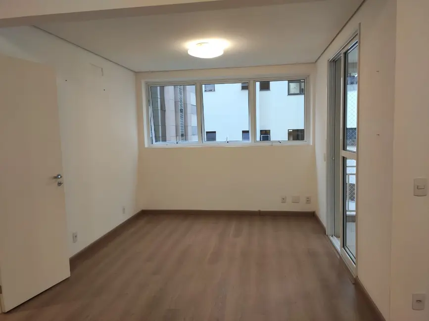 Apartamento com 2 quartos para alugar, 112m2 em Vila Nova Conceição, São Paulo - SP - imagem 5 Foto 5 de Apartamento com 2 quartos para alugar, 112m2 em Vila Nova Conceição, São Paulo - SP