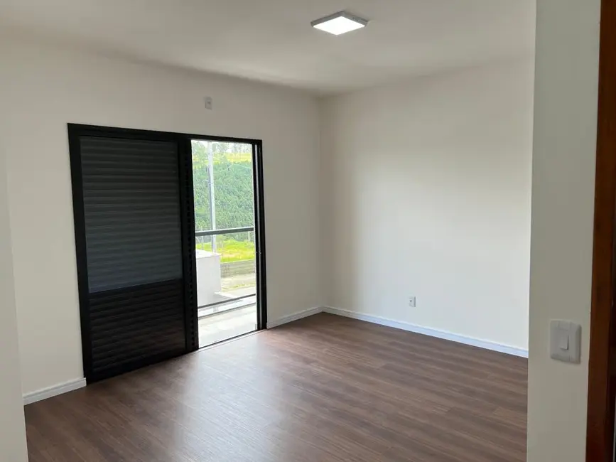 Casa com 3 quartos à venda, 178m2 em Portais (Polvilho), Cajamar - SP - imagem 9 Foto 9 de Casa com 3 quartos à venda, 178m2 em Portais (Polvilho), Cajamar - SP