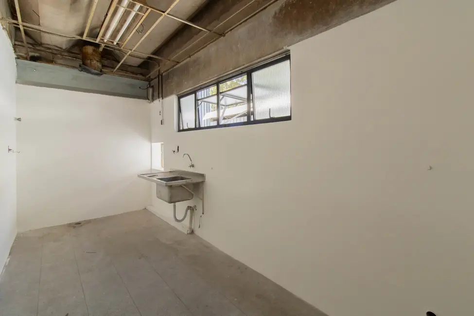 Armazém / Galpão para alugar, 2000m2 em Jardim Regina Alice, Barueri - SP - imagem 8 Foto 8 de Armazém / Galpão para alugar, 2000m2 em Jardim Regina Alice, Barueri - SP