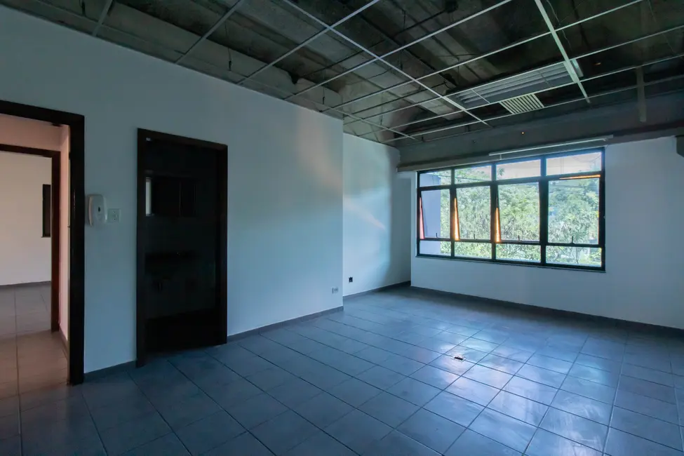 Armazém / Galpão para alugar, 2000m2 em Jardim Regina Alice, Barueri - SP - imagem 5 Foto 5 de Armazém / Galpão para alugar, 2000m2 em Jardim Regina Alice, Barueri - SP