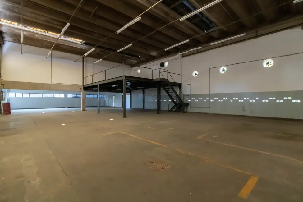 Armazém / Galpão para alugar, 2000m2 em Jardim Regina Alice, Barueri - SP - imagem 3 Foto 3 de Armazém / Galpão para alugar, 2000m2 em Jardim Regina Alice, Barueri - SP