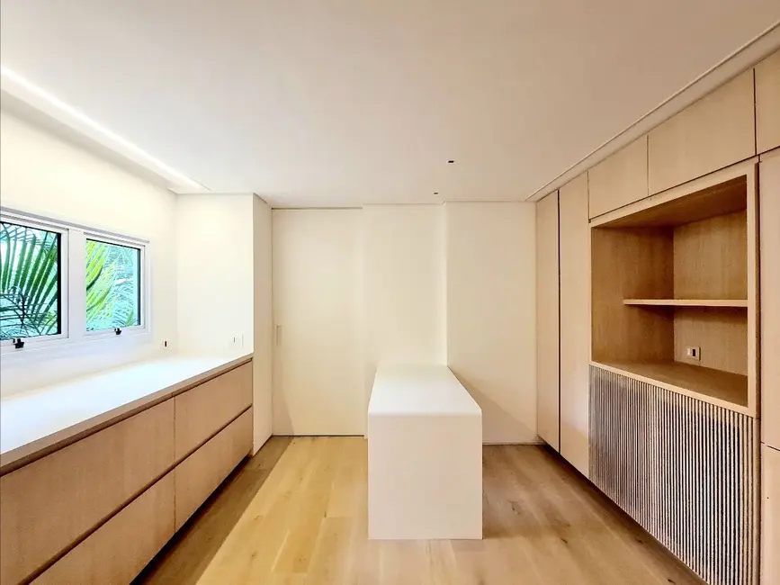 Apartamento com 3 quartos à venda, 211m2 em Itaim Bibi, São Paulo - SP - imagem 8 Foto 8 de Apartamento com 3 quartos à venda, 211m2 em Itaim Bibi, São Paulo - SP