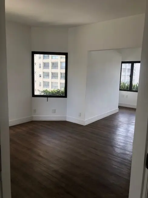Apartamento com 5 quartos para alugar, 250m2 em Jardim Europa, São Paulo - SP - imagem 3 Foto 3 de Apartamento com 5 quartos para alugar, 250m2 em Jardim Europa, São Paulo - SP