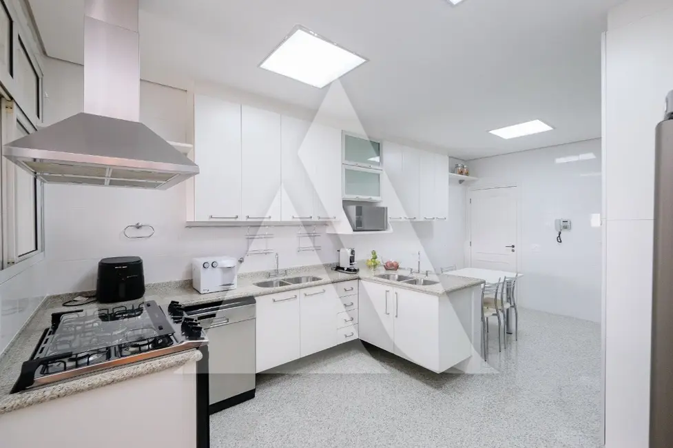 Foto 5 de Apartamento com 3 quartos para alugar, 276m2 em Vila Nova Conceição, São Paulo - SP