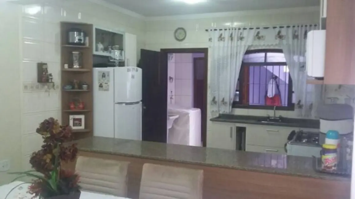 Casa com 3 quartos à venda em Vila Scarpelli, Santo Andre - SP - imagem 6 Foto 6 de Casa com 3 quartos à venda em Vila Scarpelli, Santo Andre - SP