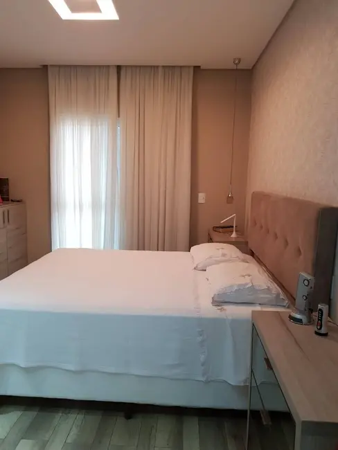 Sobrado com 3 quartos à venda em Vila Scarpelli, Santo Andre - SP - imagem 2 Foto 2 de Sobrado com 3 quartos à venda em Vila Scarpelli, Santo Andre - SP