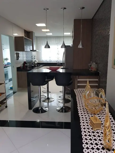 Sobrado com 3 quartos à venda em Vila Scarpelli, Santo Andre - SP - imagem 8 Foto 8 de Sobrado com 3 quartos à venda em Vila Scarpelli, Santo Andre - SP