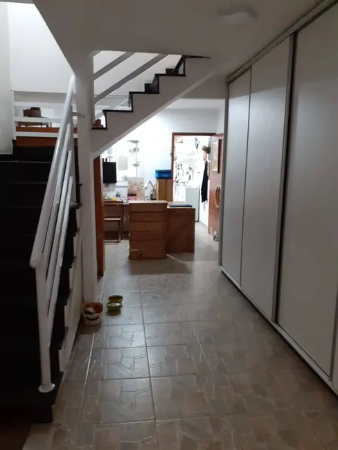 Sobrado com 3 quartos à venda em Vila Pires, Santo Andre - SP - imagem 2 Foto 2 de Sobrado com 3 quartos à venda em Vila Pires, Santo Andre - SP