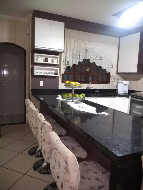 Sobrado com 3 quartos à venda em Jardim Santo André, Santo Andre - SP - imagem 2 Foto 2 de Sobrado com 3 quartos à venda em Jardim Santo André, Santo Andre - SP