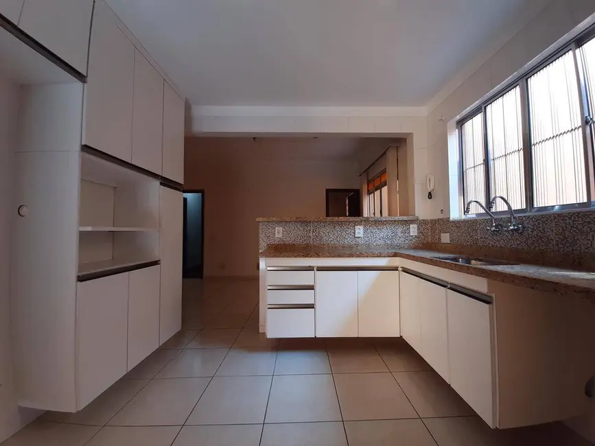 Foto 2 de Sobrado com 3 quartos à venda em Vila Scarpelli, Santo Andre - SP