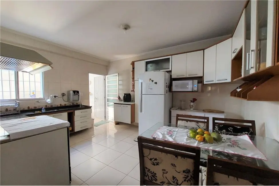 Foto 3 de Casa com 4 quartos à venda, 140m2 em Vila Rica, São Paulo - SP