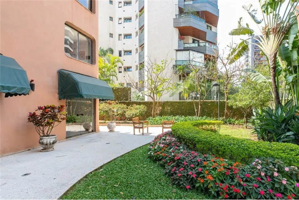 Apartamento com 3 quartos à venda, 210m2 em Moema, São Paulo - SP - imagem 3 Foto 3 de Apartamento com 3 quartos à venda, 210m2 em Moema, São Paulo - SP