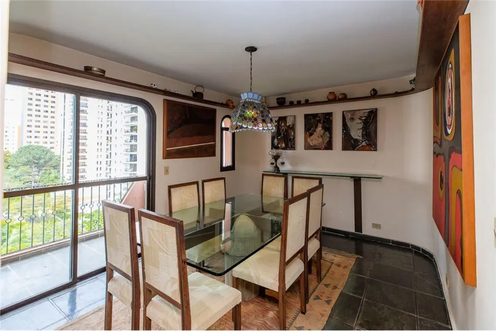 Apartamento com 3 quartos à venda, 210m2 em Moema, São Paulo - SP - imagem 8 Foto 8 de Apartamento com 3 quartos à venda, 210m2 em Moema, São Paulo - SP