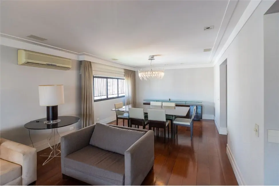 Apartamento com 3 quartos à venda, 230m2 em Moema, São Paulo - SP - imagem 4 Foto 4 de Apartamento com 3 quartos à venda, 230m2 em Moema, São Paulo - SP
