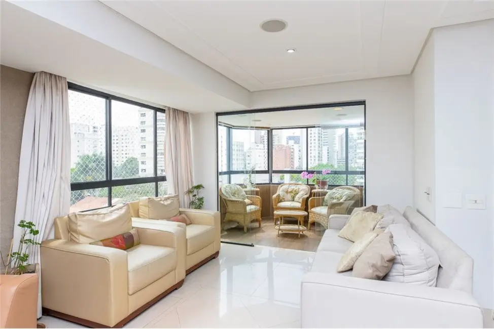 Apartamento com 4 quartos à venda, 202m2 em Moema, São Paulo - SP - imagem 5 Foto 5 de Apartamento com 4 quartos à venda, 202m2 em Moema, São Paulo - SP