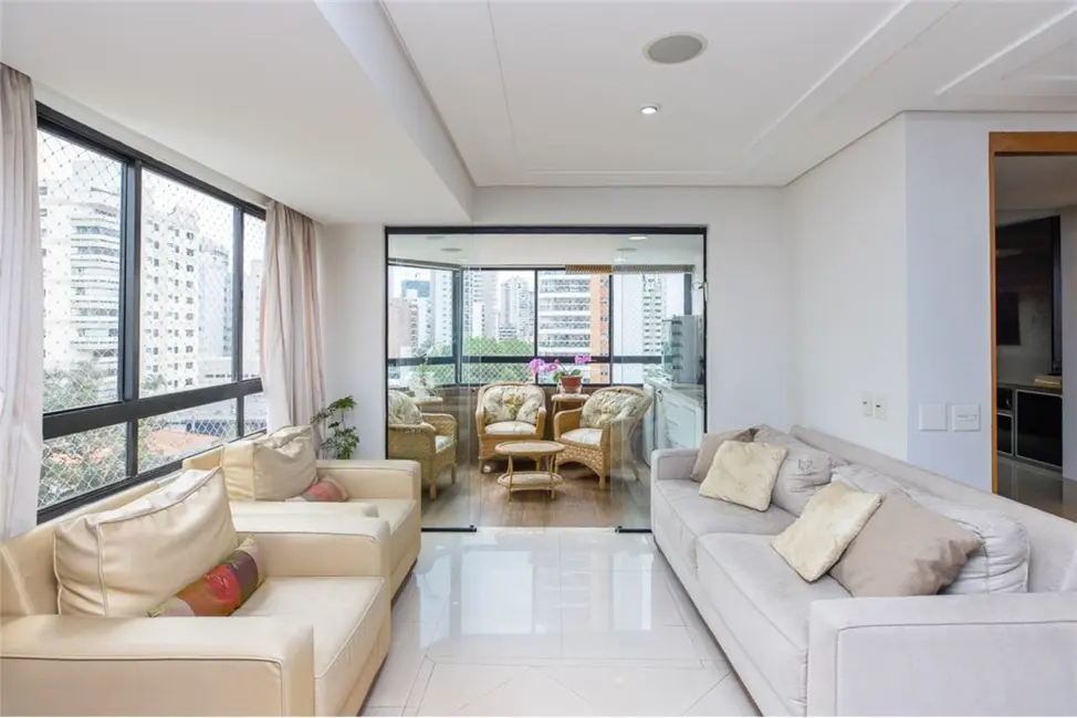 Apartamento com 4 quartos à venda, 202m2 em Moema, São Paulo - SP - imagem 6 Foto 6 de Apartamento com 4 quartos à venda, 202m2 em Moema, São Paulo - SP