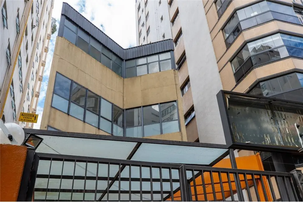 Casa com 8 quartos à venda, 1130m2 em Higienópolis, São Paulo - SP - imagem 3 Foto 3 de Casa com 8 quartos à venda, 1130m2 em Higienópolis, São Paulo - SP